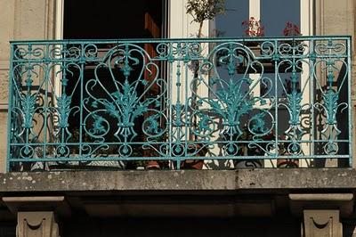 Qui s'y frotte s'y pique (111)