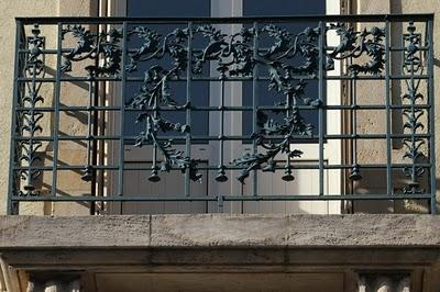 Qui s'y frotte s'y pique (111)