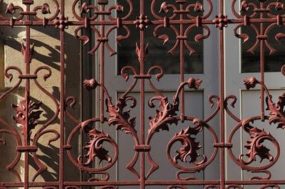 Qui s'y frotte s'y pique (111)