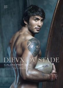 Les filles ! voici 3 photos des dieux du stade !