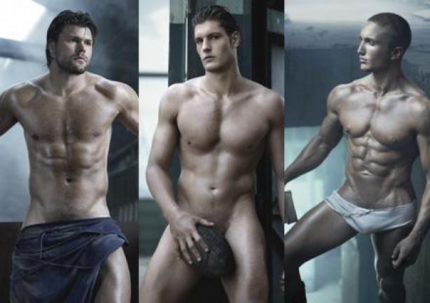 Les filles ! voici 3 photos des dieux du stade !