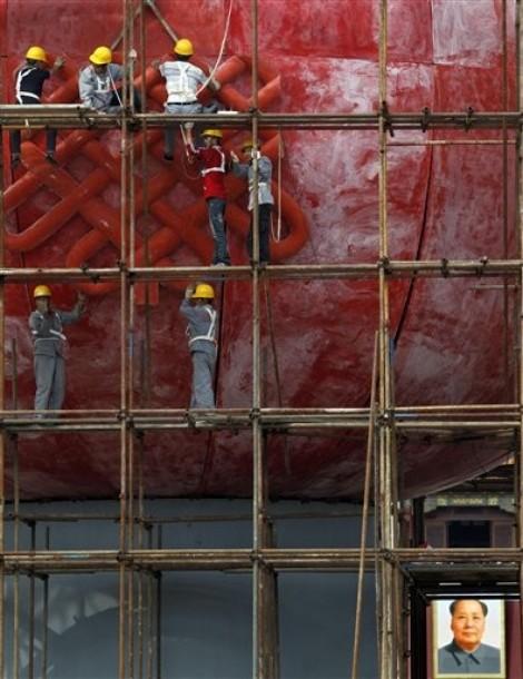 Pékin, construction d'une lanterne rouge
