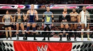 Le COO de Raw, Triple H, doit s'expliquer face aux catcheurs de Raw