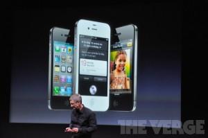 iPhone 4 S 300x199 Résumé de la Keynote dApple du 4 octobre 2011