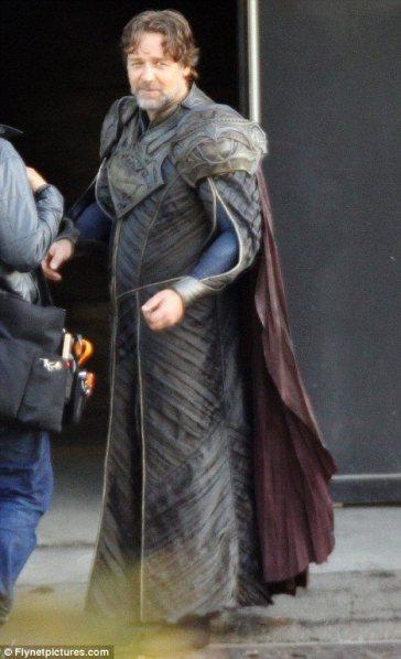Russell Crowe en costume pour Superman : Man of Steel