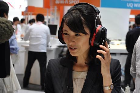 01CC000004632226-photo-kddi-telephone-sans-haut-parleur-ceatec-2011 01CC000004632226 photo kddi telephone sans haut parleur ceatec 2011 KDDI : un téléphone dépourvu de haut parleur mais parfaitement audible