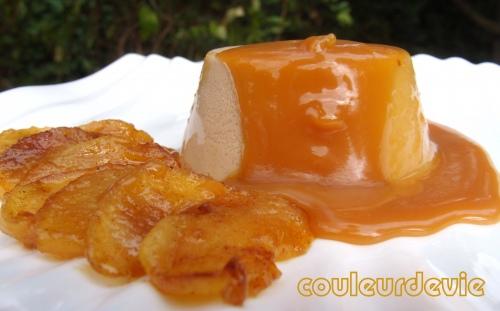 Panna cotta aux Carambars, pommes caramélisées et coulis de caramel au beurre salé