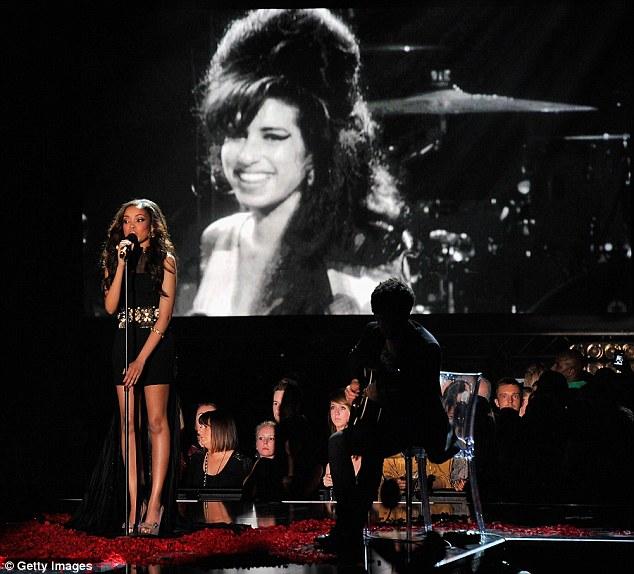 NOUVELLE PRESTATION : DIONNE BROMFIELD – LOVE IS A LOSING GAME (AMY WINEHOUSE TRIBUTE @ MOBO AWARDS)