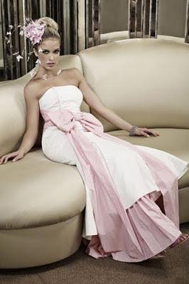 Toutes de papier toilette vêtues by Cashmere Toutes de papier toilette vêtues by Cashmere