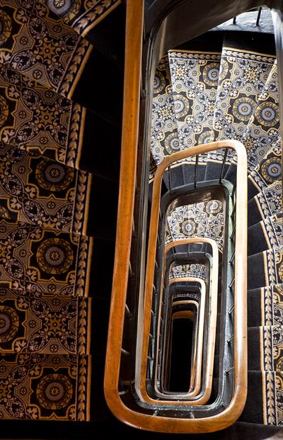 escalier-Paris-france-hotel-observatoire-luxembourg-paris-blog-hoosta-magazine
