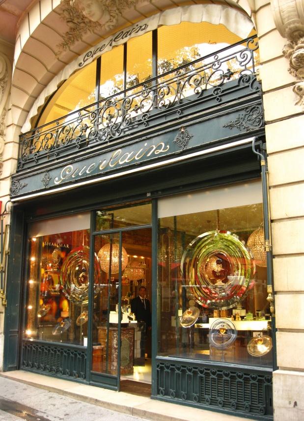 guerlain-champs-elysees-paris-store-entrance