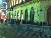 foule impressionnante devant l’Apple Store Opéra pour lancement iPhone