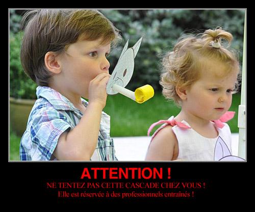 Langue de belle-mère, ou sans-gêne, ou sifflet rigolo. Hyper dangereux.