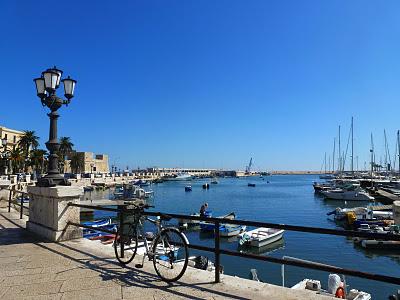 136. Les cabris c'est fini, et Bari c'est joli