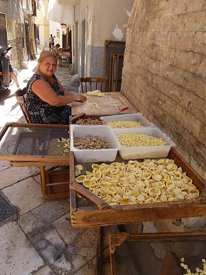 136. Les cabris c'est fini, et Bari c'est joli