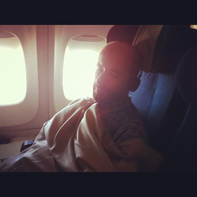 Paqueté dans l'avion m'emmenant à Montréal