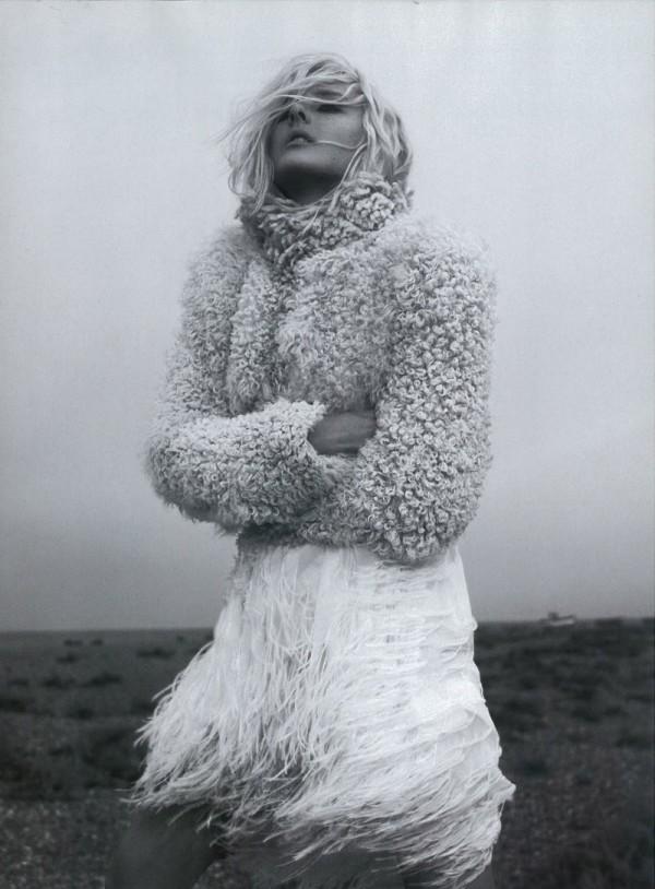 Mode: le froid de l’hiver envahit les pages du Harper’s Bazaar UK, Novembre 2011
