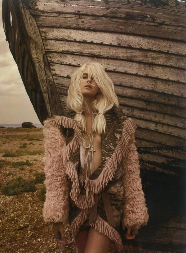 Mode: le froid de l’hiver envahit les pages du Harper’s Bazaar UK, Novembre 2011