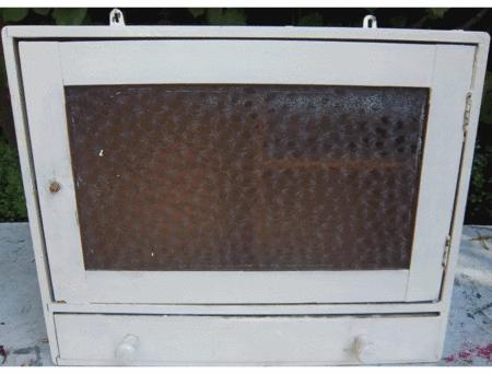 anigif armoire pharma kaki