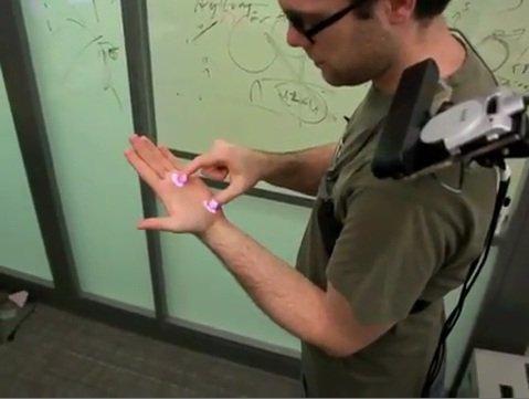 11 OmniTouch OmniTouch : transformer nimporte quelle surface en interface tactile