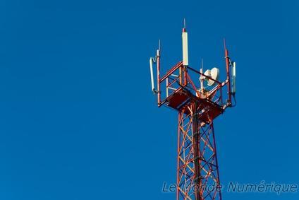 L’installation de nouvelles antennes relais suspendu dans Paris, Eric Besson invite à reprendre les discussions