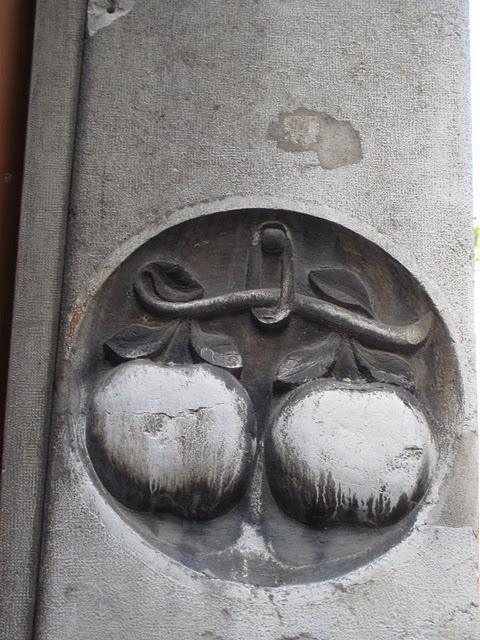 Sur des murs au marché du Rialto