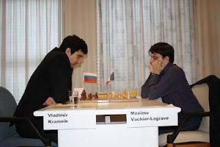 Ronde 3, Vladimir Kramnik annule avec les Noirs contre le Français Maxime Vachier-Lagrave © Site officiel
