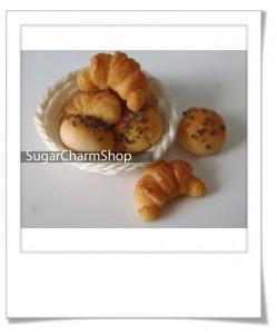 Croissants en pâte polymère