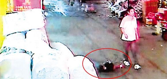 Yueyue, la fillette laissée pour morte qui suscite l’indignation en Chine