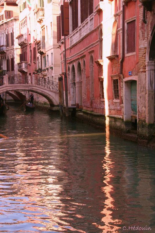 Atmosphère vénitienne : ensoleillée et colorée...