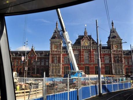 La gare centrale d’Amsterdam permet de se déplacer facilement dans les Pays-Bas et en Europe.