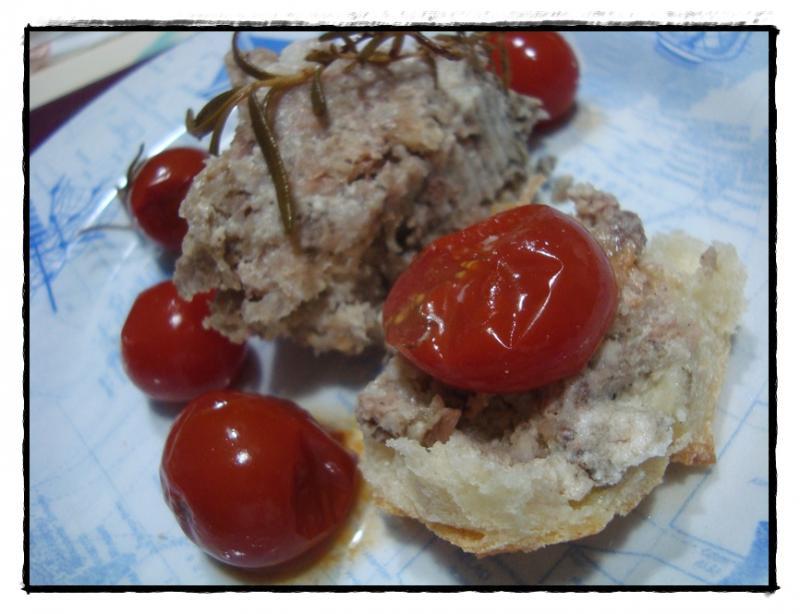 Pâté au pineau et tomates cerise dans le vinaigre