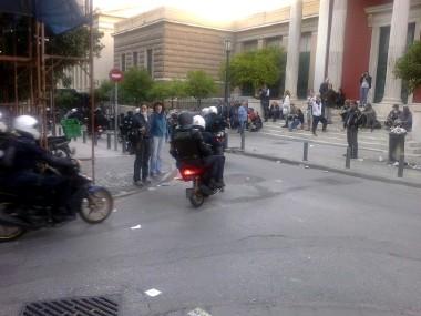 Grèce: un gouvernement autocrate fait la guerre à la population appauvrie