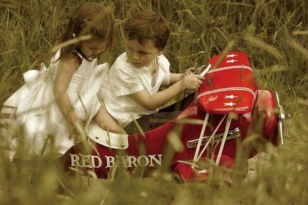 78995-2-kids-in-red-baron-big-poster-large-1318203798