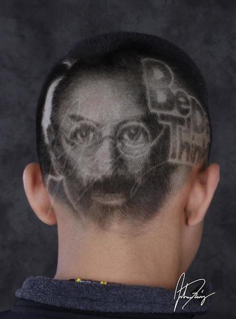 Insolite : Une coiffure qui fait hommage à Steve Jobs