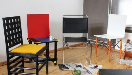 Chaises design altérées Eames DSW, Breuer Wassily B3, Mackintosh Hill house et Rietveld Red blue