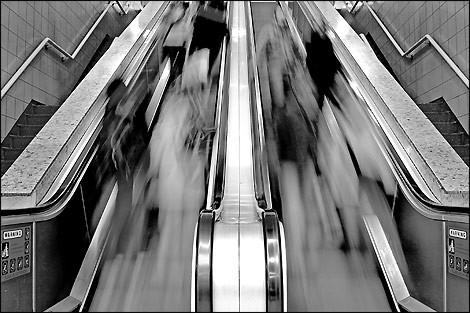 escalators_la_defense.jpg