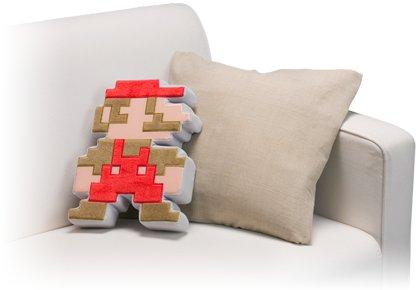 17 Mario cushion Un coussin Super Mario 8 bits