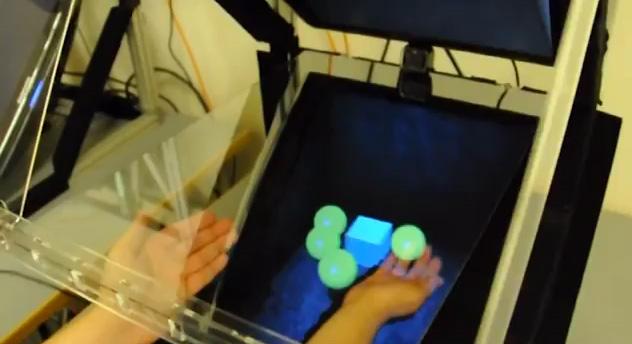 13 HoloDesk : manipuler des objets virtuels avec Kinect