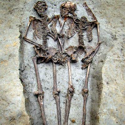 Un couple de l'époque romaine enterré en se tenant la main depuis 1500 ans