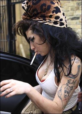 Amy Winehouse lancera sa ligne de vêtements et de cosmétiques