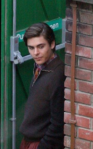 Zac Efron sur le plateau de tournage du film “Me and Orson Welles”