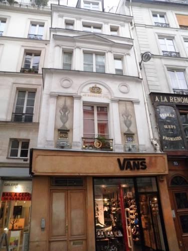 façades, parisienne, boutique, bourdon d'or,  apothicaire, clérambourg, Henri IV, A la Renommée des herbes cuites, traiteur