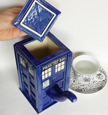 tardis tea pot 3 gnd La théière TARDIS doctorwho geek gnd geekndev