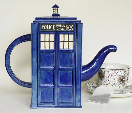 tardis tea pot 1 gnd La théière TARDIS doctorwho geek gnd geekndev