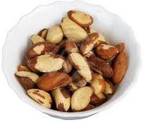 Consommez deux noix par jour augmente de 65% votre niveau sanguin en sélénium. C’est mieux que les compléments alimentaires !