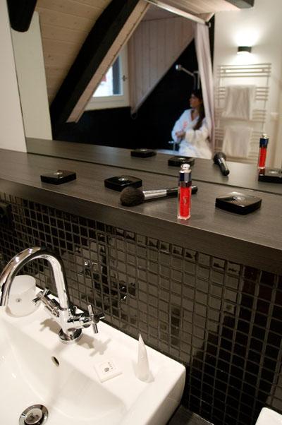 bath-room-Tralala-Hotel-europe-de-l-ouest-suisse-hoosta-magazine-paris-blog