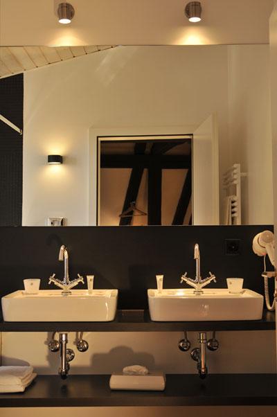 bath-room-2-Tralala-Hotel-europe-de-l-ouest-suisse-hoosta-magazine-paris-blog
