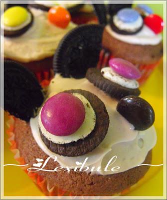 Cupcakes au chocolat et bleuets rigolos