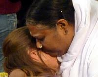 Tu aimeras ton prochain: Amma ou le futur réalisé